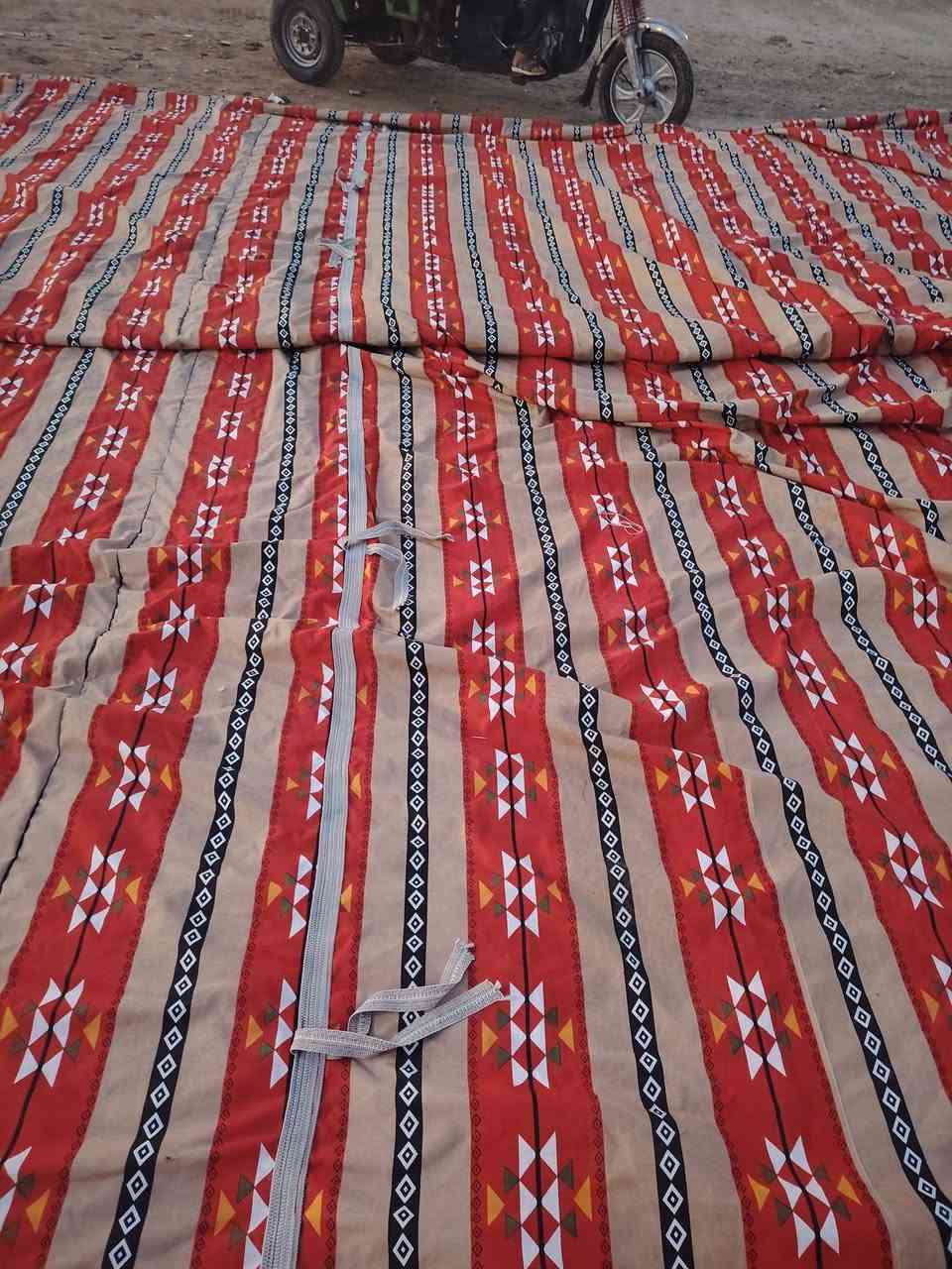 چوادر اقماش فقط جديد ما مستخدم امبطن وجهين الطول 8 متر والعرض 9 متر باب واحد طراحيه 2 متر سعره 350 وبي مجال قليل العنوان بابل الحله طريق حله ديوانيه قرب البوابه الجنوبيه. ***********
