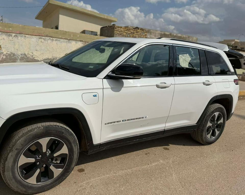السعر 275$ وبيها مجال
جيب كراند شيروكي ( 4xe هايبرد ) لمتدد
Jeep Grand cherokee  2024

رقم السيارة بغداد 

محرك : 2000 تيربو +هايبرد +كهرباء

ماشية : 37   الف ميل

حاله الايرباك : سليم 💯

المواصفات :

 

لمتدد 

١- بانوراما 

٢- بصمة تشغيل وابواب وتشغيل عن بعد

٣- صندوق كهرباء 

٤- مقاعد جلد + كهرباء + خزن ميموري

٥- تدفئة سترين + مقاعد

٦- خمسة راكب 

٧- رادار 360 درجة 

٨- تحديد مسار 

٩- حساسات خلفية 

١٠- تبريد قطعتين 

١١- خمس انضمة قيادة 

١٢- دفع رباعي. 

١٣- كير موس 

١٤- هاند بريك بصمه 

١٥- شفتات ستيرن 

١٦- لايتات لد 

١٧- هيترات في الكشن 

١٨- ستيرن كهرباء +فول تحكمات 

وبعد بيها هواي مواصفات 
السيارة كلش حلوة ونضيفه 

 

رقم الهاتف : ***********  واتساب واتصال 
العنوان الديوانية
