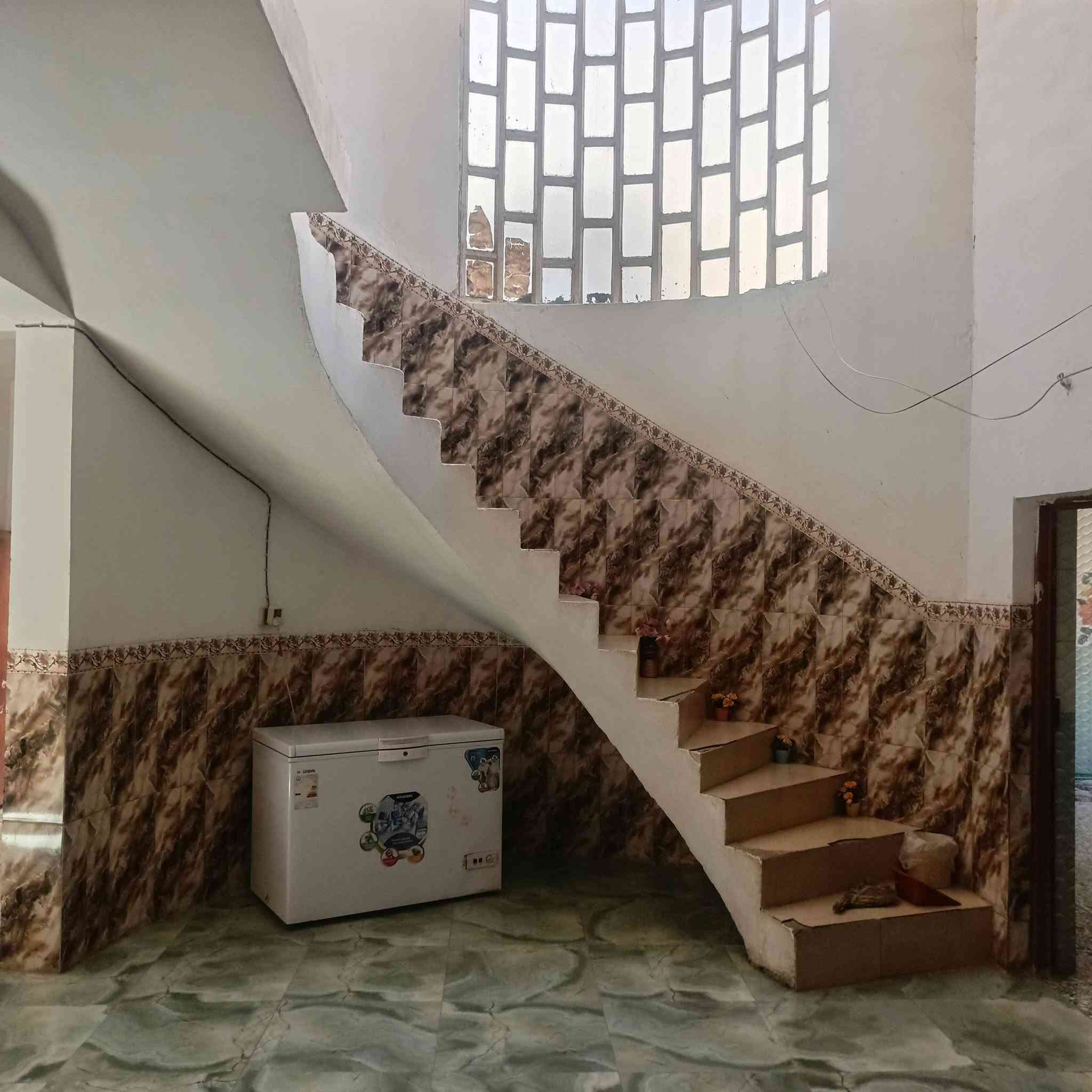 السلام عليكم 
بيت مساحه 210م العنوان حي صدر 3 قرب المستوصف يم محل ابو قاسم 
للاستفسار ***********
