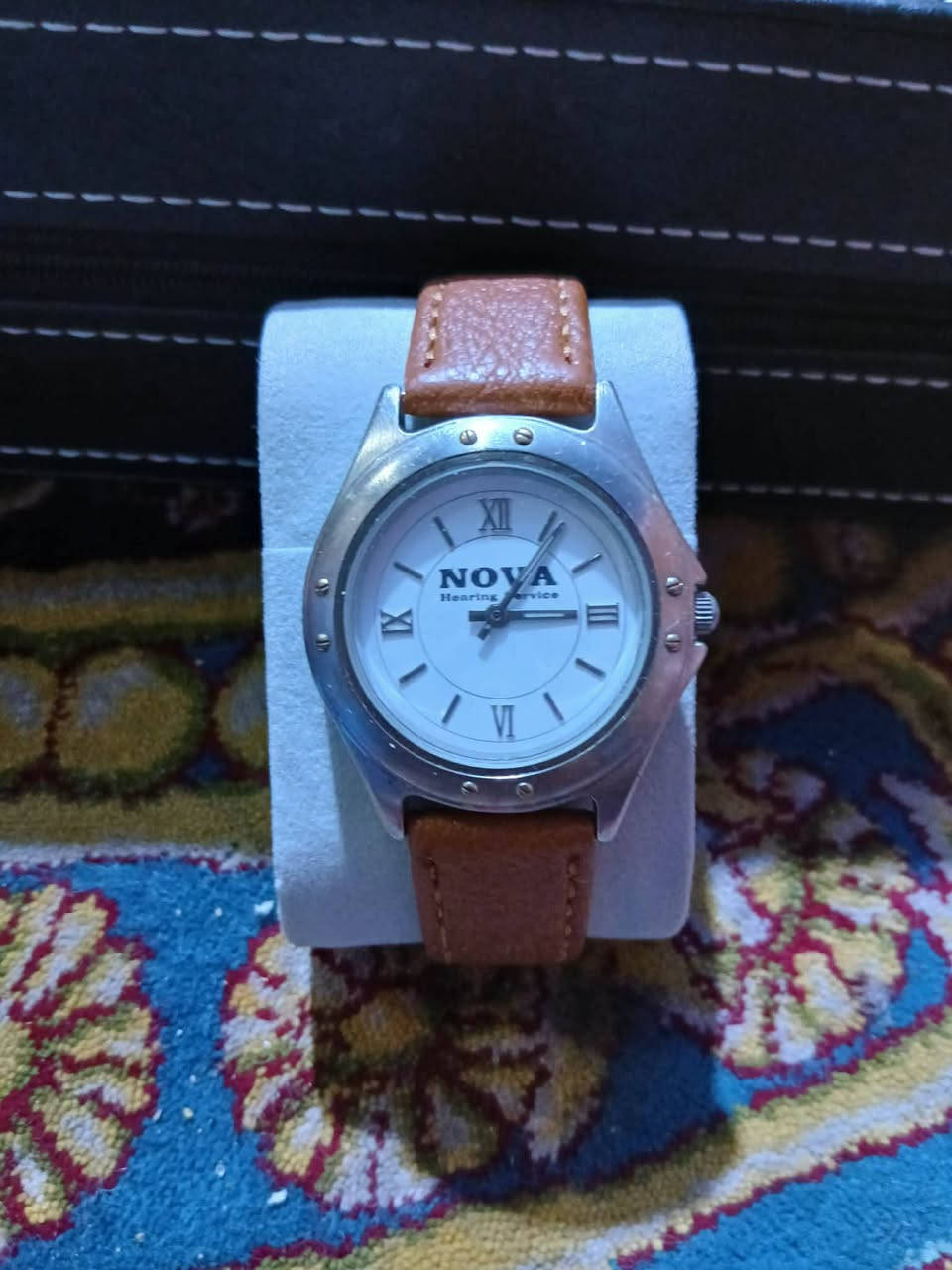 السلام عليكم ساعت للبيع اصليه بيع كلهن شلعه وحده من ضمهن وحده تيسوت اصلي وياهن 2 سويسري مكينه صفره كلهن 300 الهاتف *********** سكن بغداد
