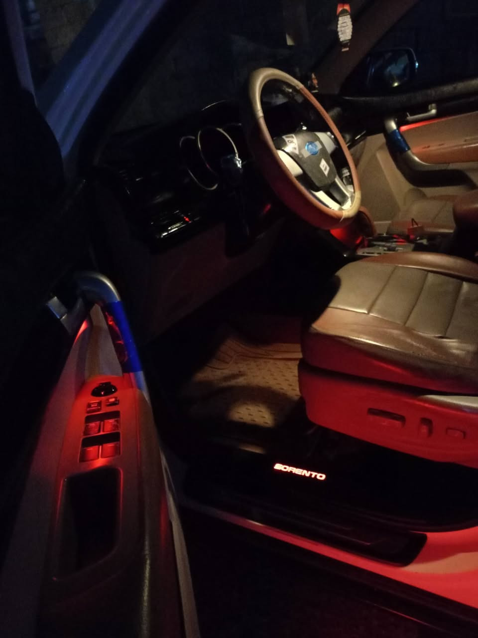 سورنتو خليجي موديل2011
فول /1/1/محركV6سلندر 
رقم اربيل+هزة وفحص جديد2027
سنويه ساقطه قبل شهرين وبسمي شرط التحويل 
مكينه وكير شرط +بانوراما فتحه سقف+سبعه راكب7
طخم خلفي امامي جديد 
طخم تاير جديد 
ويلكب5كروم اصلي
شاشه ايباد+كامرة
حساسات خلفي امامي 
مري كهرب شفط 
اشاير بالمري 
تبريد ثلج 🥶
تتفئه نار 🔥
باتري جديد 
كهربايات كلها شرط وضع شركه 
سياره مال بيت مامتعوبه 
بيها مكانين بارد فقط بدون تبديل شرط 
مكان موصل الايمن شراي اتصل خاص ماجاوب 
#السعر150_بي_مجال ***********
***********
