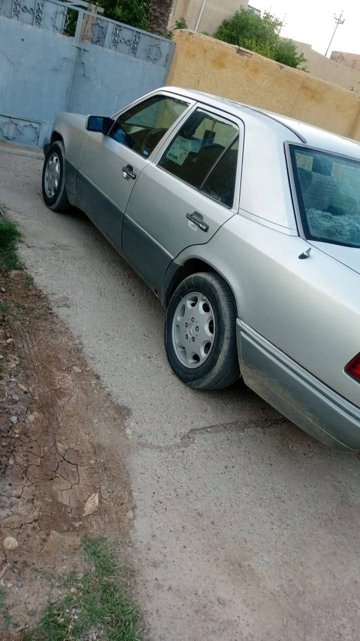 مارسدس دب 1993 رقم دولي بغداد مكينه اربعه خراطيم السياره جاهزه تبريدوحداديه السياره مال جناي السعر65ورقه وبيه مجال قليل
***********

