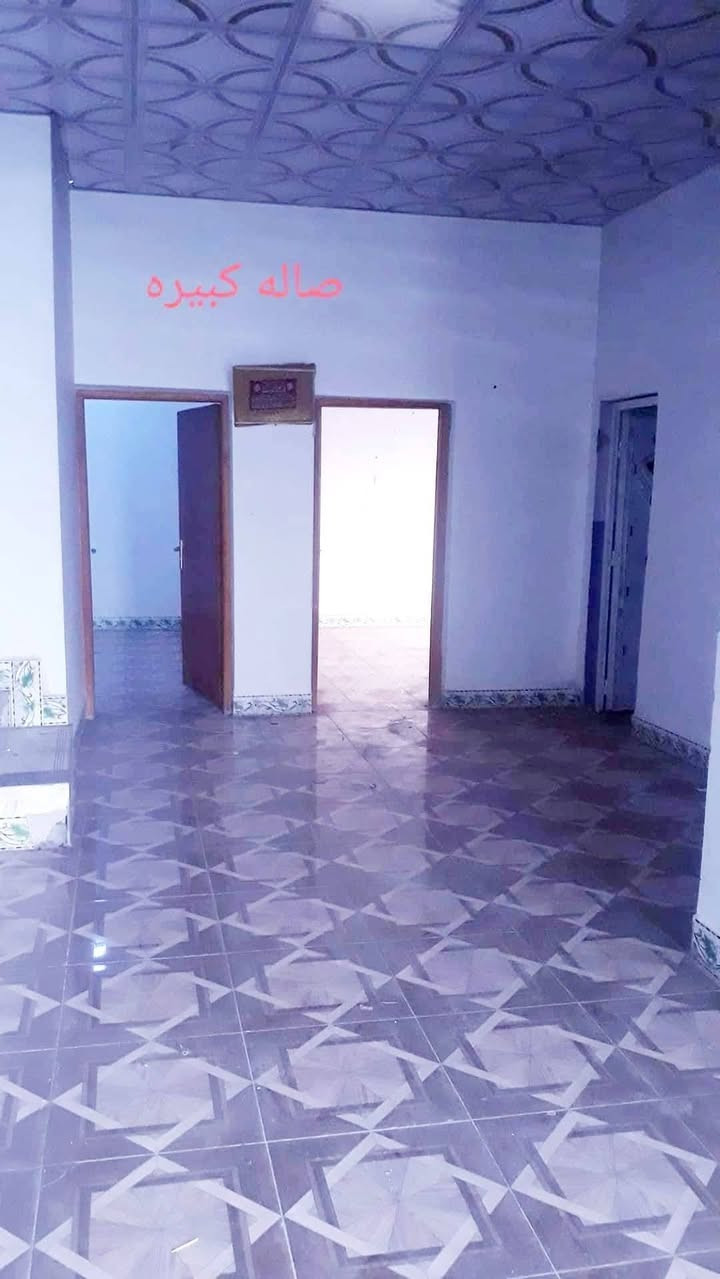 توجد شقه للايجار ٢٥٠ الف
منطقة الشموع بلبدايه كلش اول بيت بالفرع كلش قريبه لشارع العام الشقه واسعه كلش مساحه ٢٦٠ متر
 تحتوي عله غرفتين كبار 
وصاله كبيره 
واستقبال كبير
ومطبخ كبير
وصحيات ودرج مريح وسطح مع وجود تانكي وكيزر وماطورومولد ٣ مبيرات وكلشي جاهز 
واتساب *********** علي عبدالكاظم
ملاحظه ضروريه اخواني اليروح يشوف الشقه ياخذ ويا اهله وفلوس الايجار حته بنفس الوقت يقرر ويدفع الايجار لان الوعود تسببلنه احراج مع الاخرين وتأخير بالوقت
