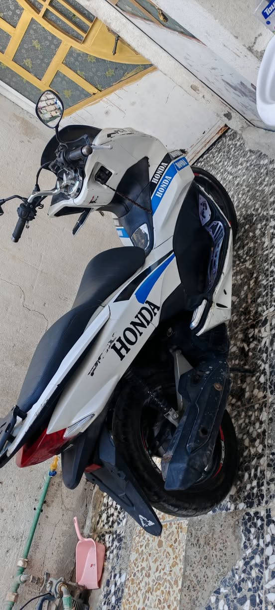 سلام عليكم بس سي اكس جيل ثاني ياباني مكينه فول لبيع سعرمليون وميه بغداد مدينه الصدر ***********
