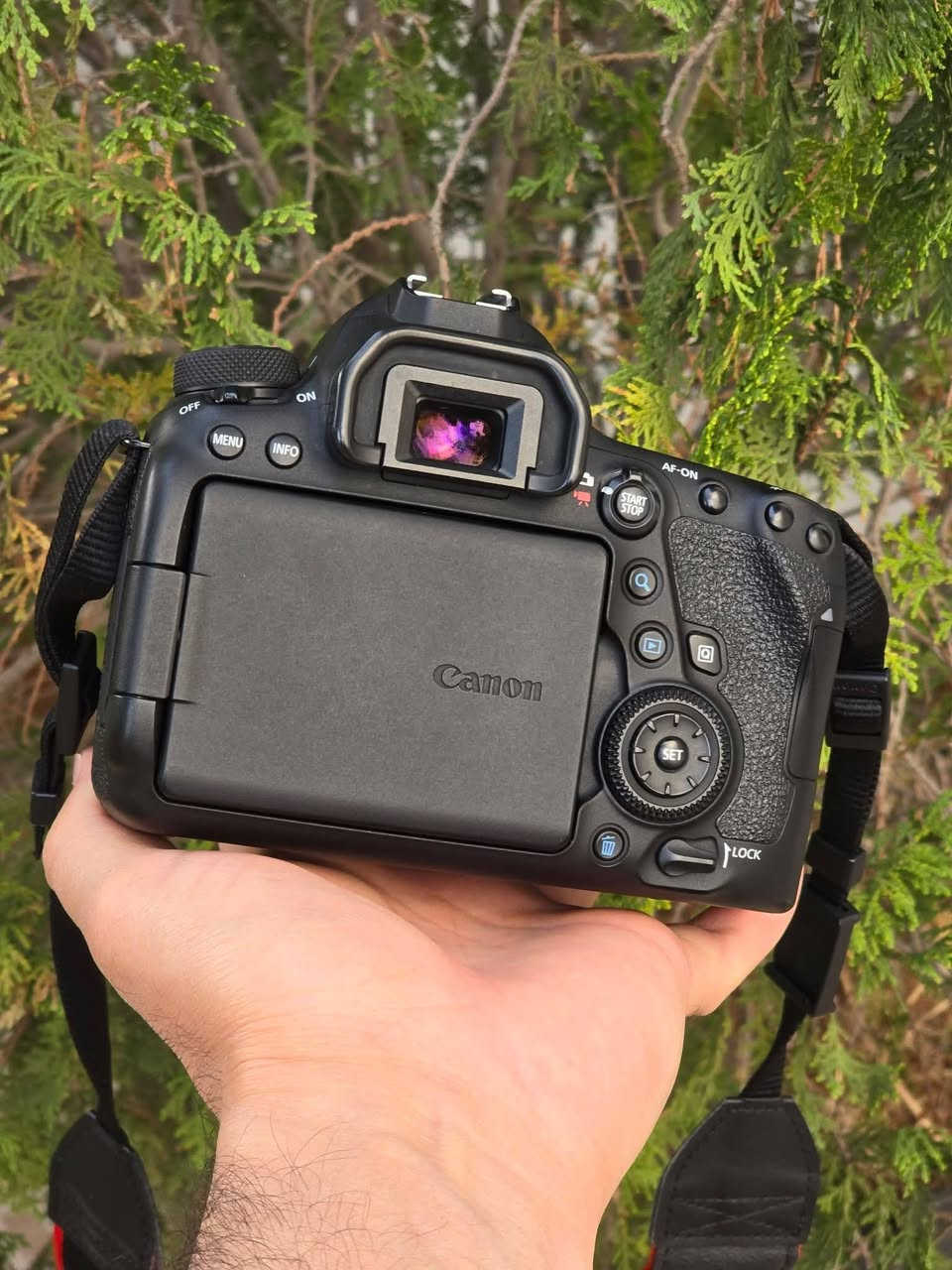 📸 Canon EOS 6D Mark II — Full Frame _ lenz 50mm Canon STM 1.8f
✨ ئەم کامێرایە یەکێکە لە باشترین هەڵبژاردەکان بۆ ئەو کەسانەی حەزیان لە photography و videography ـی پرۆفیشناڵە.
کامێراکە زۆر پاک و بە جوانی بەکارهاتووە، هەموو شتەکانی تەواو کاردەکەن و هیچ کێشەیەکی تێدا نییە.
📷 Shutter Count : 37K
واتە تەنها بەشێکی کەم لە تەمەنی شاتەرەکەی بەکارهاتووە و هێشتا تەواو بەهێز و ئامادەی کارکردنی ماوە درێژە.
🔥 تایبەتمەندییەکان:
✅ Full Frame Sensor بۆ کوالیتی وێنەی زۆر شارپ و cinematic
✅ Performance ـی زۆر باش لە شەو و شوێنی تاریک
✅ Autofocus ـی خێرا و وورد
✅ Wi-Fi & Bluetooth
✅ گونجاو بۆ Wedding، Portrait، Studio، Travel، Vlog و Video
📦 کامێراکە بە زۆر پاکی پارێزراوە و دۆخەکەی زۆر نایابە
💯 گونجاوە بۆ هەم فێرخوازان و هەم کەسانی پرۆفیشناڵ
💰 نرخی زۆر گونجاو بەرامبەر بە دۆخ و کوالیتی کامێراکە  نرخی کامێراکه و لینزه که $600 ماجالی که م


**إذا كنت صاحب هذا الإعلان وتريد حذفه لأي سبب، رجاءا أرسل رسالة إلى الدعم الفني**