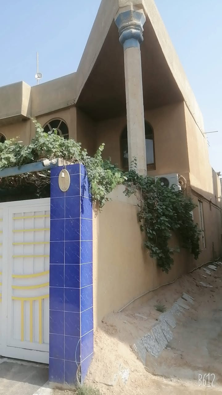 السلام عليكم
دار مساحة 200متر في كربلاء كنطرة السلام شارع المدرسي  يبعد عن الامام 10  دقايق 4 غرف نوم وحدة ارضية و 3فوك 

للاستفسار الاتصال على الرقم 

( ***********)

 الخدمات / ماء + مجاري + كهرباء + انترنت ضوئي 
يحتوي على اربع سبالت 
استقبال
مطبخ
صالة
حمام +WC خارجي وداخلي
حديقة
كراج سيارة
ترك خلفي
باب سلايد + باب خلفي
سطح ناصي وسطح عالي
طابو سند 25.     اقرار محكمة
