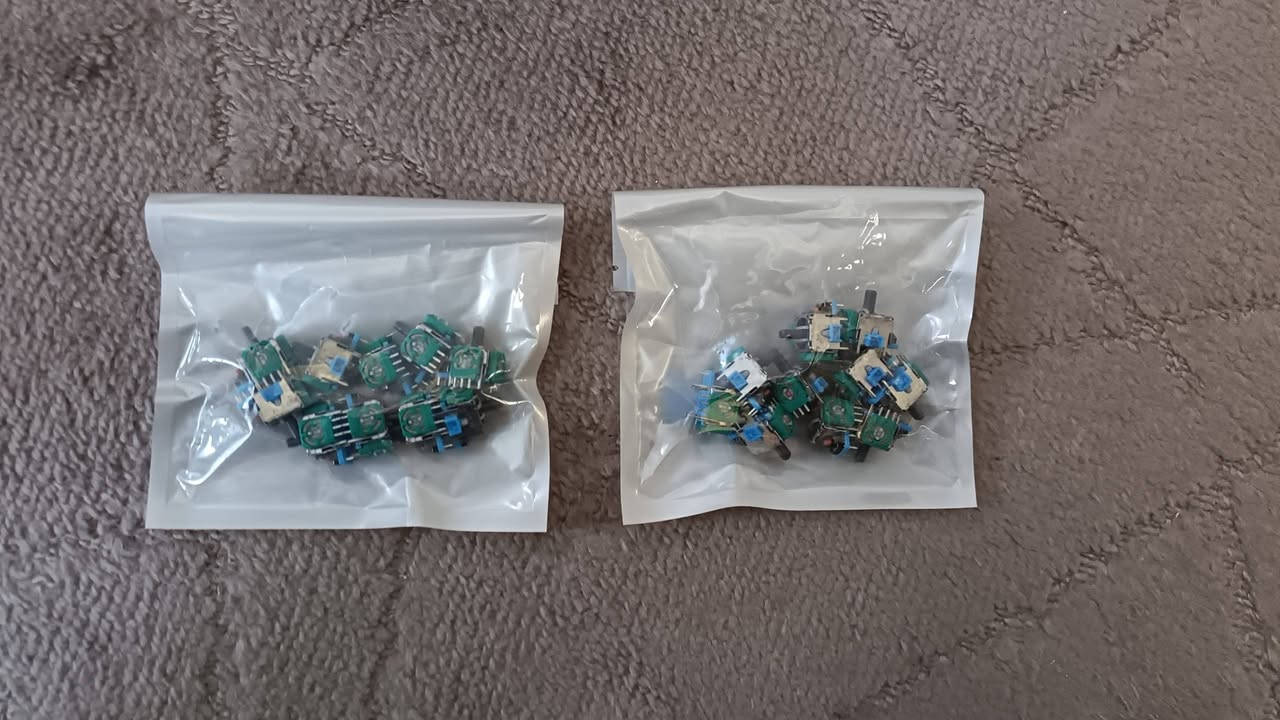 شلعة غراض صيانة اكس بوكس كيرات و عدسات و فلاتات للبيع كلهم ب ٢٥ مع التوصيل.
التواصل عالخاص او واتساب ***********. يوجد توصيل لكل المحافظات.
