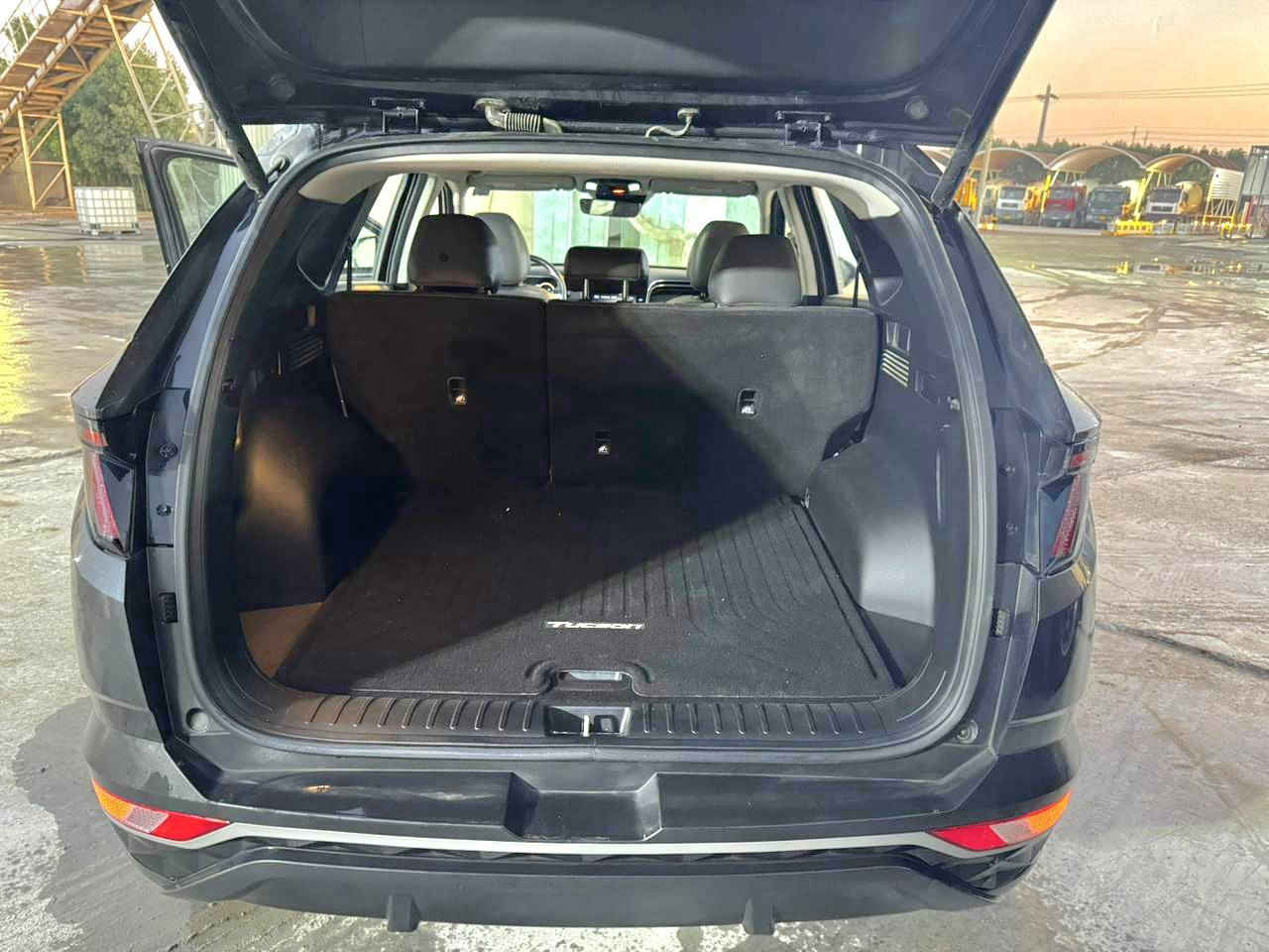 توسان 2022 فول مواصفات لميتد. فتحة، بصمة، كشنات جلد، كشنات كهرباء، تدفئة تبريد بلكشنات، ويل 19 كروم، لايت زنون اصل، تشغيل عن بعد، جنطه ذكيه كهربائيه، قطعتين تبريد، شاشه كبيره وكامره ورادارات 360، محرك 2500، قيادة ذاتيه وتحديد مسار، اوتو هولد، شباك اسود، بكلايت ليد.
ماشيه 49، حادثها قطعه واحده فقط باب السائق وبدون ايرباك. للتواصل *********** هاشمية, بابل
