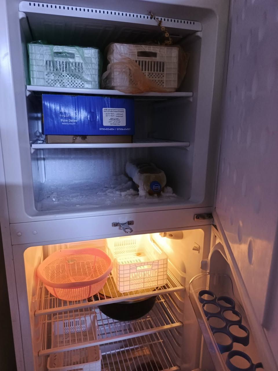 السلام عليكم ثلاجه البيع استعمال قليل 350 أو بيهه مجال ***********
