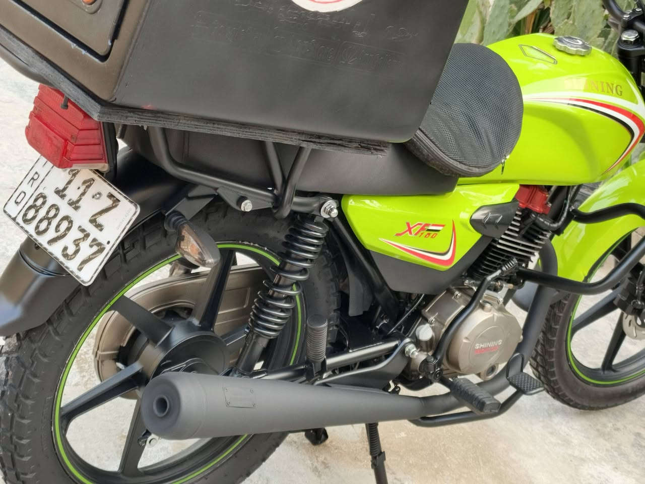 شاينك مرقمة بغداد انكليزي بسمي تحويل ثاني يوم
موديل 23 نازلة بنهاية 25 
ماشية 6 الف اي نقص مابيهة كاملة مكملة تايرات جوبلس
انطيك الصندوك ولخوذة  وياهة  العنوان بغداد الدورة 
السعر مليون 950  وبيهة مجال
***********
