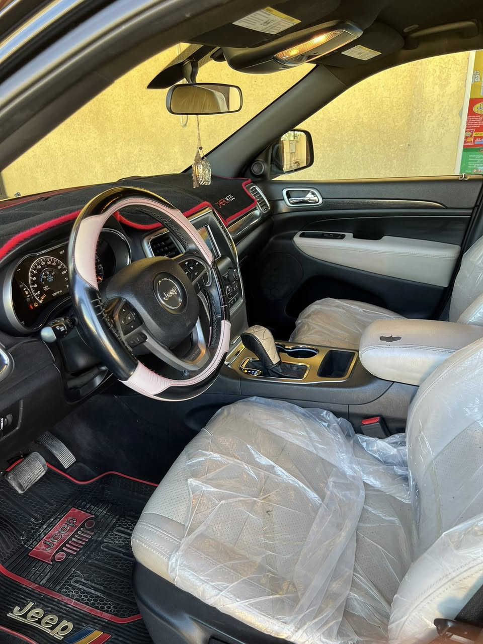 السلام عليكم
للبيع سيارة جيب لاريدو موديل 2018, وارد امريكي فول 

مواصفات ماعدا فتحة السقف (السلايت) .

المواصفات :

المحرك 3600(المرغوب)

القير: صدر

التبريد: مكفول

الحالة:

حادث: موضح في المنشور (يرجى الاطلاع على تفاصيل الحادث)

الموقع: بغداد

للتواصل:[رقم الهاتف]*********** بي واتساب 

او التواصل على الخاص👍🏻
