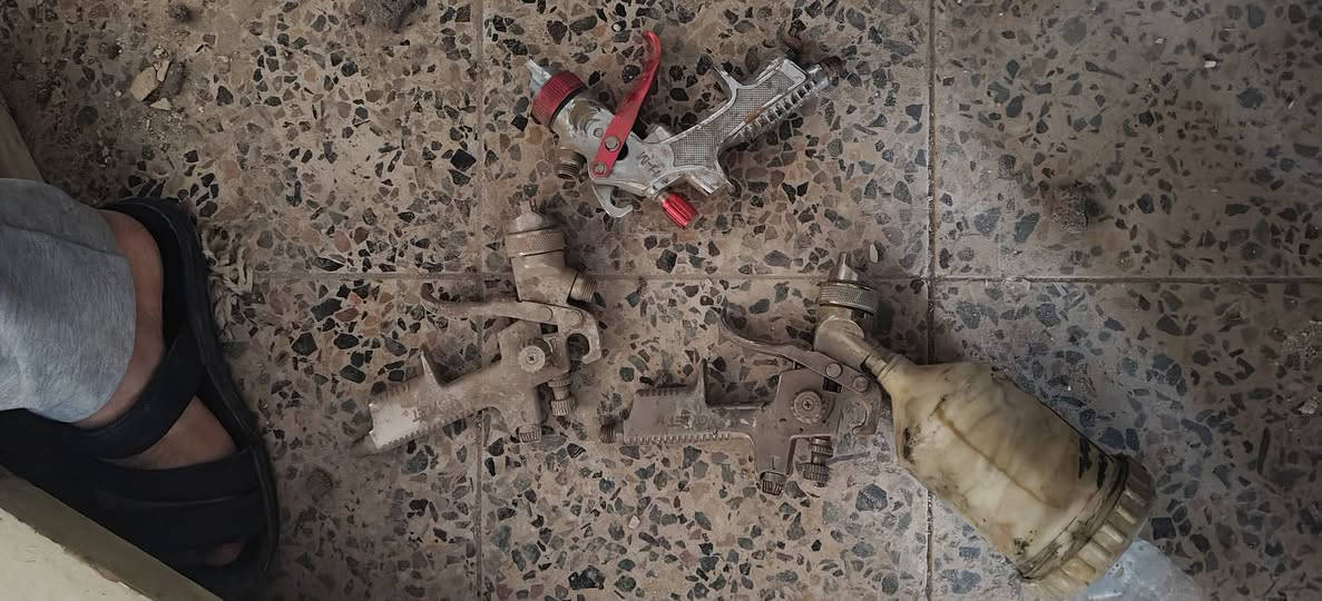 كمبريسر عدد 2 
كوسره بوليش 
مسدسات صبغ عدد 3 للبيع 
السعر 400
بغداد 
حي الجهاد 
***********
