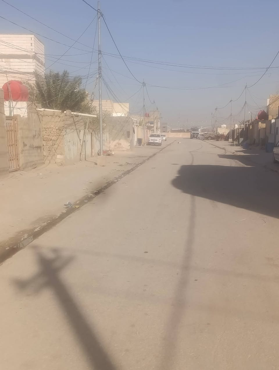 السلام عليكم دار للبيع 50متر بالرضوية السادسة خلف جامع الزهراء مقابيل وكيل عبد السادة البيت يحتوي على غرفة وصحيات وطارمة ومطبخ ومكشوفة‏‪‏‪0788 334 1629‬‏
