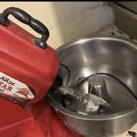 لبيع  عجانه وكابسه صاج مزدوجه استخدم جدا قليل  لتواصل ٠٧٧٤٠٤٩٠٠٨٨