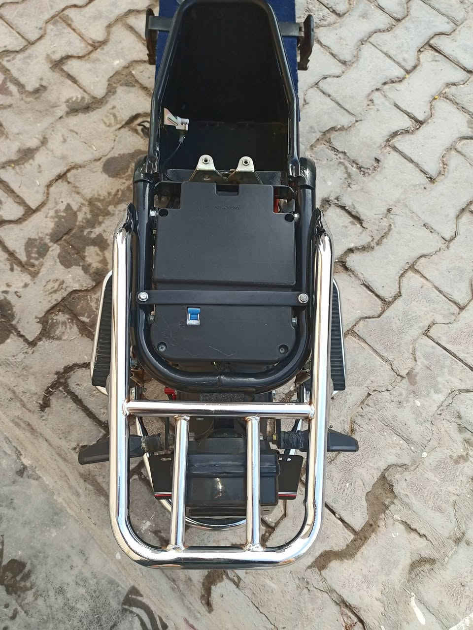 السلام عليكم متاح مطور شحن للبيع كهربائياته كله شغاله تاخذ علئ الفحص 5 بطاريات المطور مامستخدم شي قليل  تاخذ علئ الفحص المطور جاهز من كلشي النضافه مثل ماموضح بلصوره  السعر 500 وبي مجال  للاستفسار اكثر الاتصال علئ الرقم ***********
