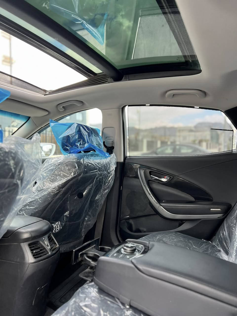 بسم الله الرحمن الرحيم(***********)
Hyundai Azera 2012 بڕاوەی دوبەی
ئەزێڕای ٢٠١٢ استراد کۆریا فول فول مواسفات VIP
پانۆڕاما بەمسە شاشە کامیرا کوشن جڵد و کارەباییی
هەر چوار کوشن هیتەر کوشنی سەیاق سارد و هیتەر
ئۆتۆ ستارت ستۆپ سوکان هیتەر ئاوێنە دژە فول
سیستەمی سەوتی ئیم پی فایەر ئیکۆ تەبرید مەرکەزی
پشت و پێش حاسە پەردەی بیلاد بەگ لایت لید
مەکینە ٤ پستنی ٢.٤ مەرغوب گێر عادی و تۆماتیک
تەبرید مەرکەزی زۆر مواسفاتی تر هەمووی باس ناکرێ
سەیارەکە دەعم و لێدرانی نییە کارەبایی بەشەرت
گێڕ و مەکینە بەشەرت تەقە و رەقە بەشەرت
قوپاوی و چاڵ و شوخت و تعدیلی نییە بێ مەسرەف
سعری ٦٨ کەمێک مەجال شوێن ڕانیە 
*********** ڤایبەر و واتسئاپی لەسەرە
