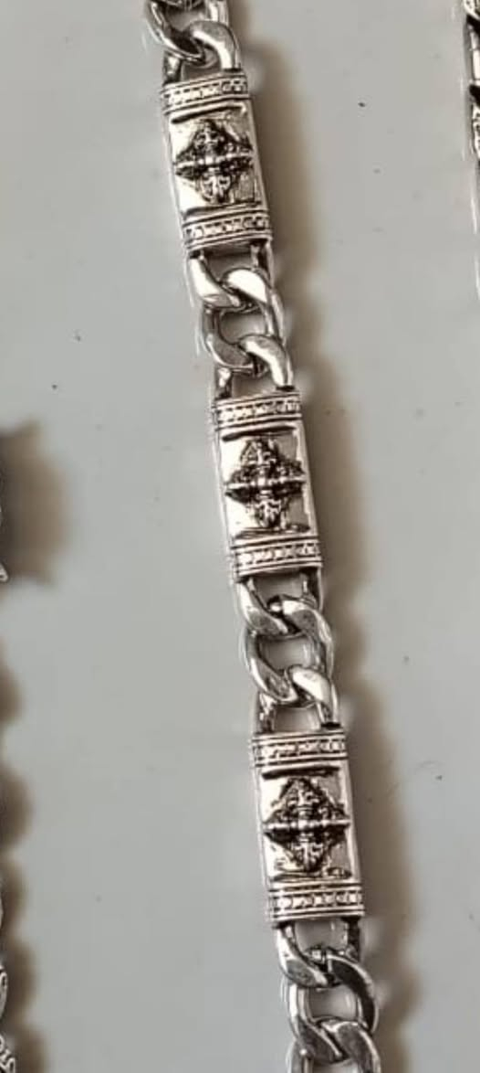 سوار رجالي للبيع باله أمريكي مختوم 925 ابيعلك قطعه لاوزن ولافحص مابيعلك فضه اني ماركه أمريكي سعر ٥٠ الف


**إذا كنت صاحب هذا الإعلان وتريد حذفه لأي سبب، رجاءا أرسل رسالة إلى الدعم الفني**
