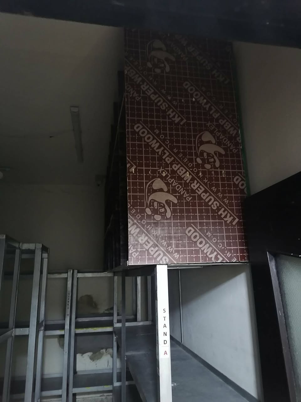 سلام عليكم رفوف البيع تصاميم ول شغل مالتهن كلش حلو زاويه 4مليم ول بليت 2مليم  كلش جديدات 11رف السعر مليون ونص وبيهن مجال شي قليل مكاني الكراد هاذ الرقم اتصل عليه وتدلل ***********/***********
