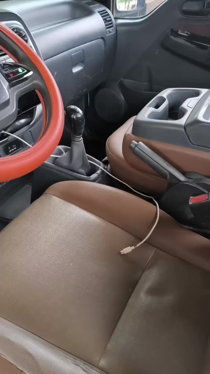 سلام عليكم كيه موديل ١٣ رقم قادسيه سنويه صاقطه سنتين راعيه متوفي بيه قاصر واحد بعدلي سنتين وتفك سياره جديده تخم تاير صدر جديد سعر ٨٥ وبيه مجال حك جيه مكفوله من ضربه وصبغ عده برد قليل ***********
