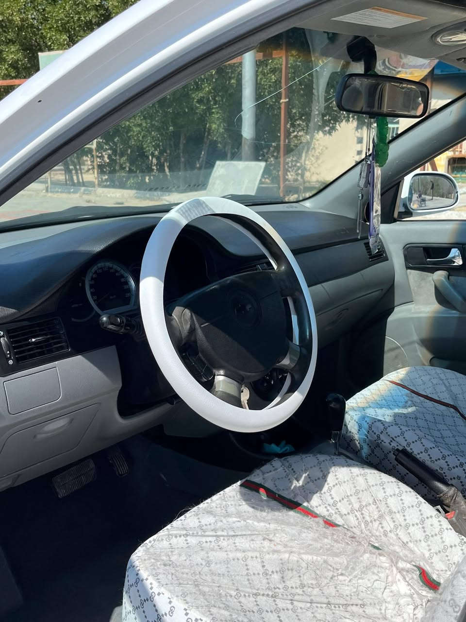 اسلام عليكم اوبترا موديل ١٠للبيع 
مكفوله عده هلال خلفي الجهه اليسرى مع الدوسه وبارد بالجاملغ عكس السايق المحرك بي بدايت بخار  السعر 75 وبي مجال قليل ***********
