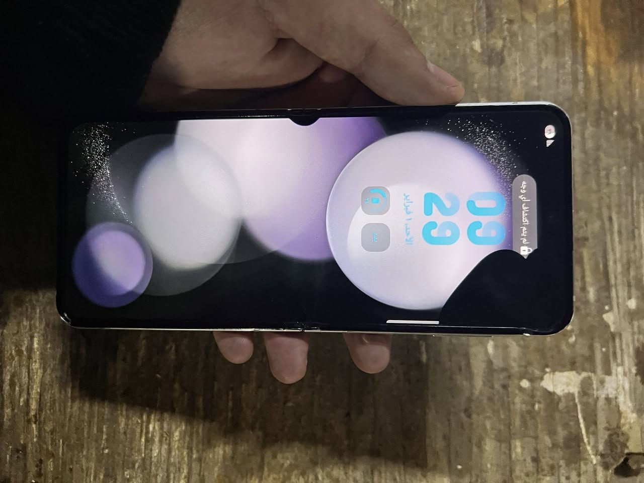 للبيع سامسونك زت فلب 5 الجهاز بي فقط شاشة ذاكرة 256 الجهاز دبل سيمكارت السعر 300   للاستفسار ***********
