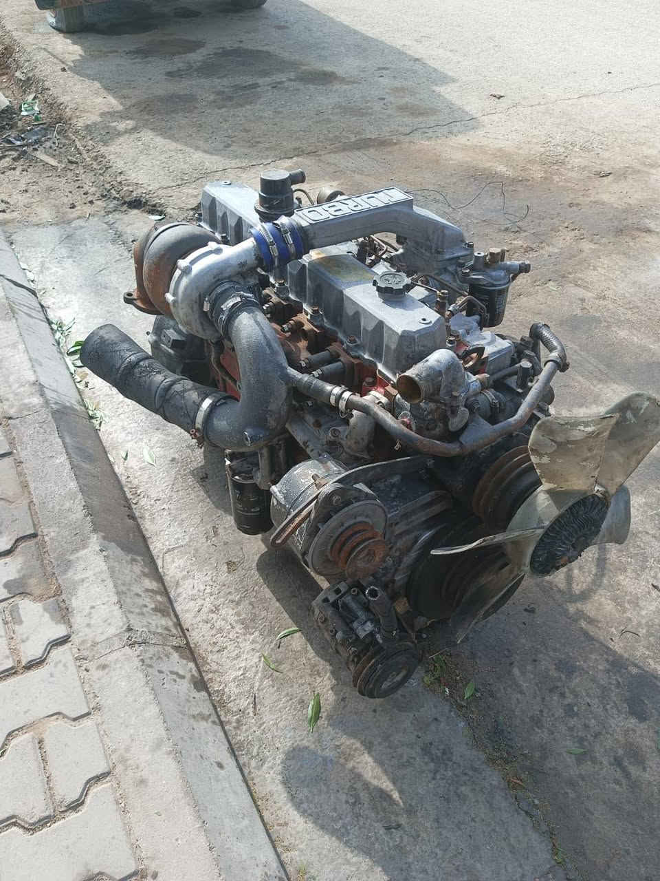 السلام عليكم مكينة هينو استندر لاتنقص ولاتبخر ٧٠سوبر 
***********
