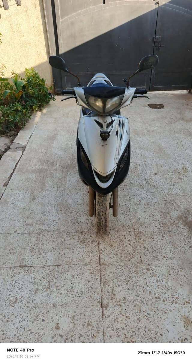 السلام عليكم 
دراجه ناريه (ماكس ١٤٠)
دبلات امامي خلفي جديد كابريته جديده تايوان شوته و سلف جديد
مجفت مره وحده 
كهربائيات شغالة ونضيف 
السعر: 500 الف وبيه مجال 
الي حاب يشتري أو يستفسر الرجاء الاتصال على هذا الرقم
***********
