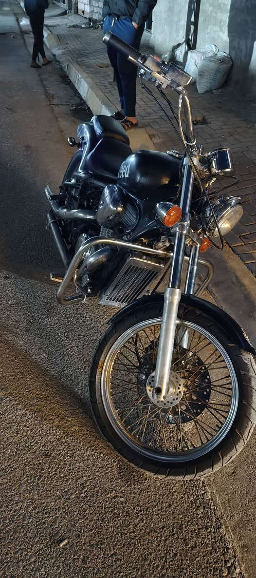 سلام عليكم هارلي ستد 400cc
جاهزه مكينه وكير فول نقص صفاحيات وترتيبات 
مكاتبه فقط ركز
شغل واطلع وين متريد 
مراوس بدايوان نفخ او للبيع سعر مليون وبيها مجال بسيط 
***********
