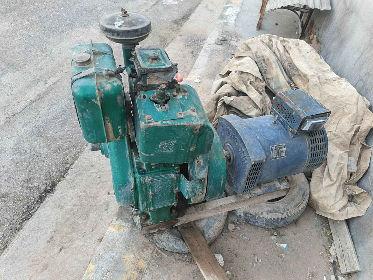 السلام عليكم
مولد دبكو (توب لاند)  10 حصان مع رأس توليد (10 KVA )جديد مستعمل شي بسيط مال بيت 
معروض للبيع والسعر (750ألف دينار ) للإستفسار الأتصال على الرقم 

***********. خاص مفتوح
