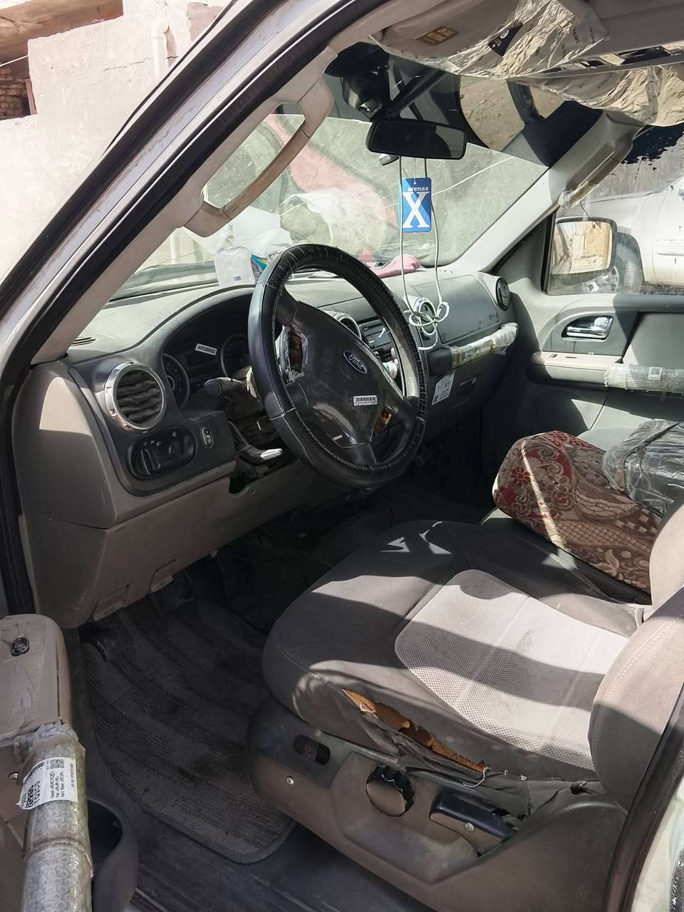 فورت 2010 محرك وكير بطه بالجيس تخم تاير سياره تقريبا جاهزه 
سياره ادوات ادوات ادوات 
مكانها بغداد حسينيه ال راشديه 
سعرها 25 قفل الخاص مفتوح


**إذا كنت صاحب هذا الإعلان وتريد حذفه لأي سبب، رجاءا أرسل رسالة إلى الدعم الفني**