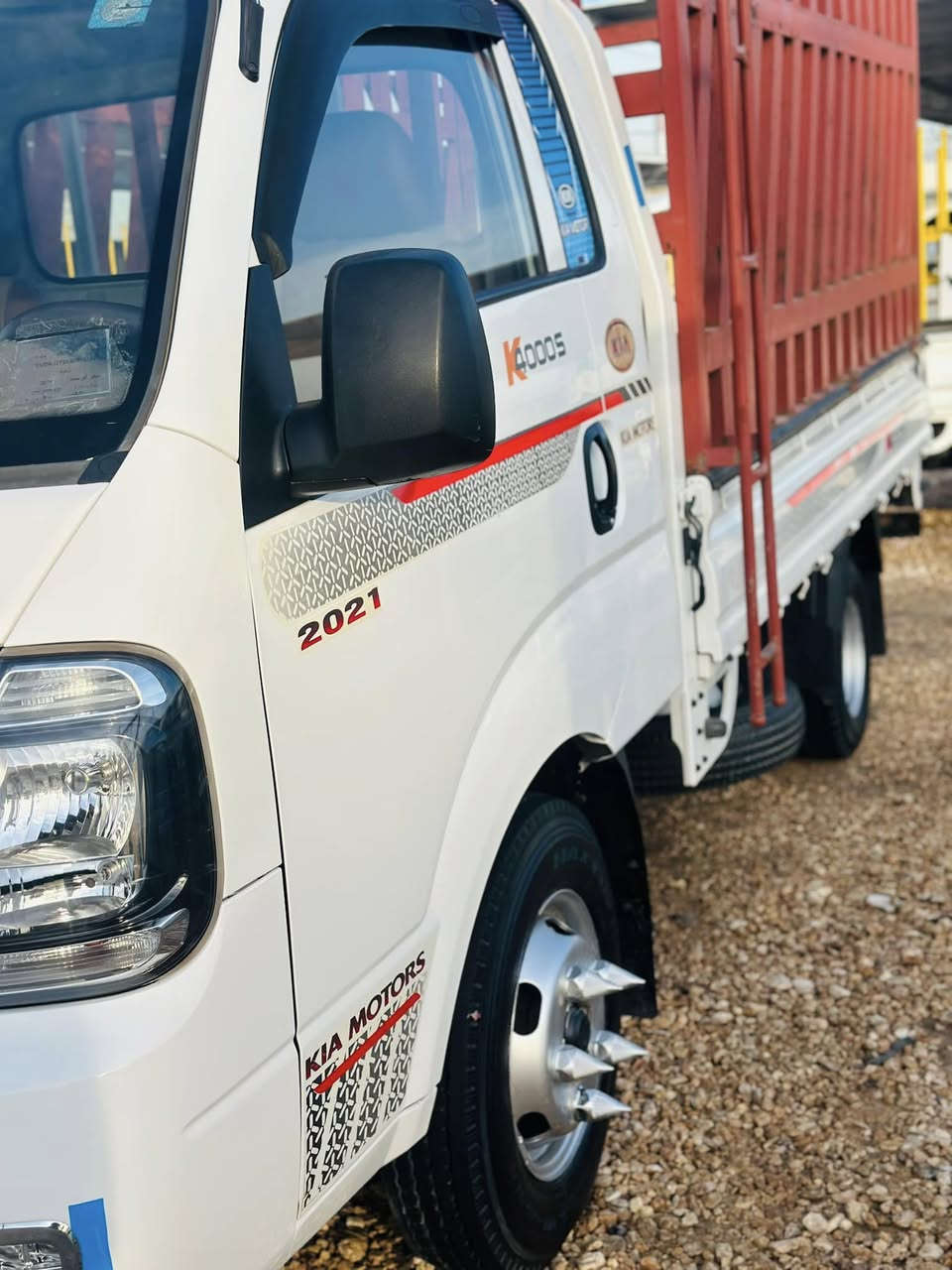 للبيع فحل موديل ٢٠٢١مكفول كفاله عامه  رقم قادسية سنويه جديده ماشي ٩٠ سياره جديده بمعني الكلمه سعر١٦٦ الاتصال ***********
