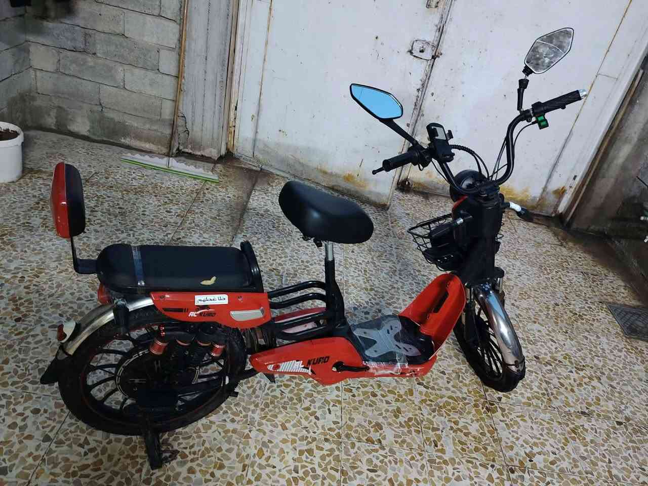 سلام وعليكم بايسكل شحن للبيع
لون احمر 
حجم 20
اربع نمر
طخم تواير
طخم باتريات 
سويج عدد 2
تشغيل عن بعد 
العنوان الموصل اليمن الهرمات 
السعر 250وبي مجال 
رقم الهاتف ***********
