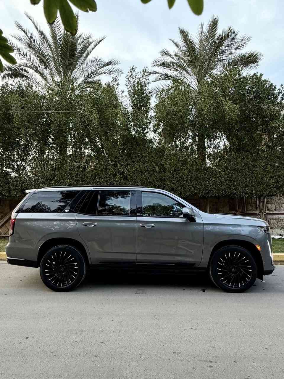 سعر بلاش بلاش
كاديلاك اسكاليد ( 2021 ) لون مميز 
امريكي اسبريسو
بلاك ادشن بلادي فول فول مواصفات 
ماشييه 70  الف ميل سياره حادثها 
جاملغ بارد وبيها باب الوره الصدر صبغ 
گير محرك مكفول مامفتوح 
المواصفات 
مساج
36 سماعة
سقف شاموا
تشغيل عن بعد  
٣شاشه
‏‎5 كاميرات
‏‎5 بصمات
فور ويل
كشن رجاج 
دوسات كهرباء 
داتا شو 
بانوراما 
داخل جوزي 
لايت زنون عالي ناصي ٥ عدسات
‏‎4 شاشات بالدشبول والسقف والكشنات
تحكم بريك 
جنطه ذكيه جلاق
رادار تحديد مسار
رادار خلفي
رادار امامي 
رادار جانبي 
كشن تدفئة وتبريد سايق وراكب
كشنات امامية تدليك
كشنات خلفية تدفئة
مري شفط 
اشارة بداخل المراية
كشنات جلد 
كشنات خلفية منفصل VIP
علامة كاديلاك ضوئية بلدشبول
الكشنات كهرباء 
ذاكرة ميموري ستيرن وكشن
قاصه 
ويل ٢٢  نوع Lexani 4f  
بااختصار السيارة فول للاخير 

مكان سيارة بغداد 
السعر 54500$ بيها مجال جداً بسيط سعرها مال تاهو 
 
***********
