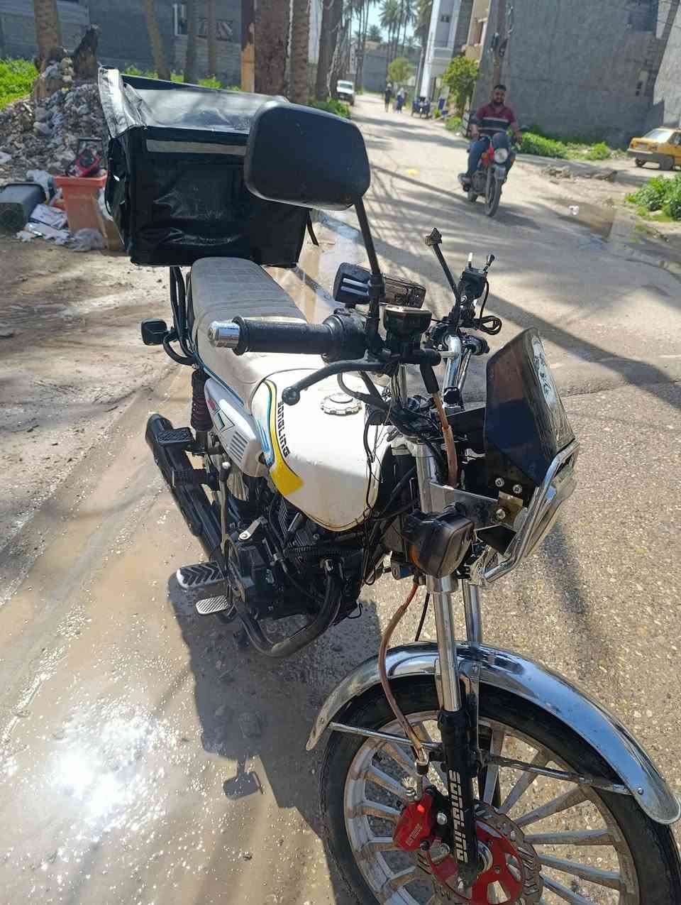 سلام عليكم 
دراجه سونك موديل 2026 محرك 200 دراجه جديده 
ب 800 وبيها مجال وياها هديه المسجل والصندوك مال دلفري 
مكاني يم الجزيره السياحية 

رقمي واتساب واتصال ***********
