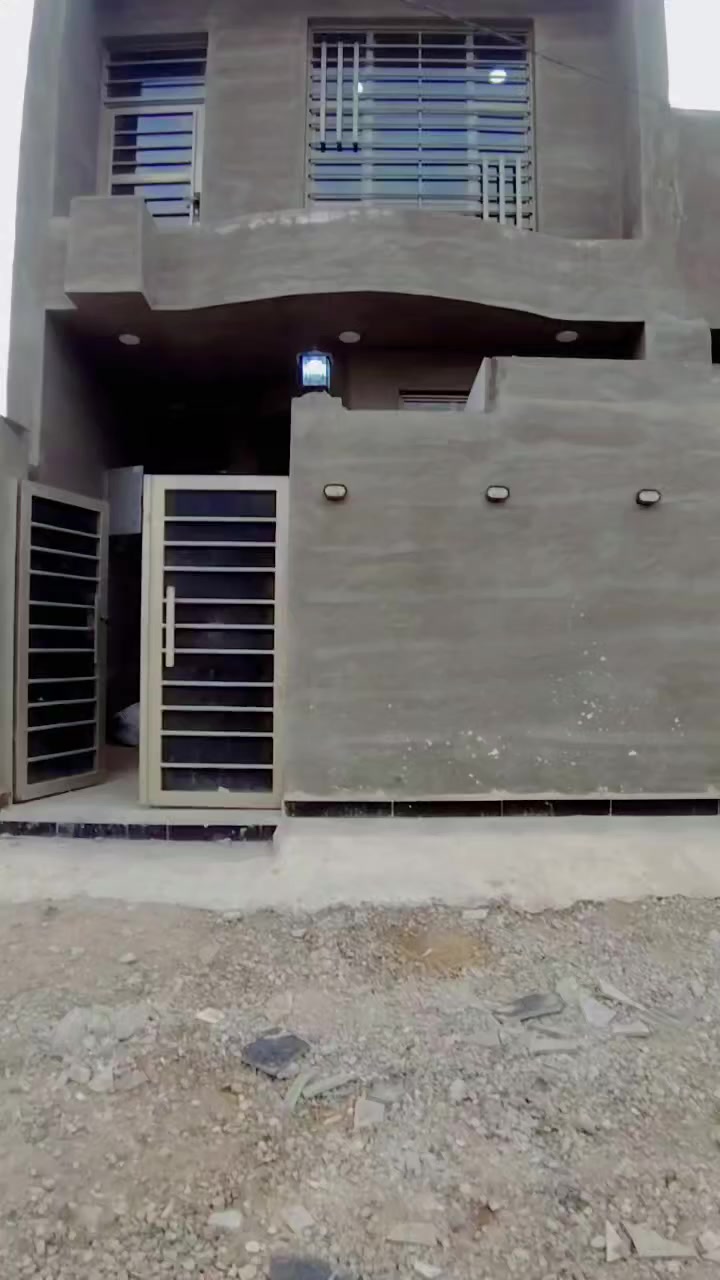 مشتمل للبيع كوت حي الحكيم شارع بيت زرزور ع نفس شارع رئيسي مساحه 100متر 5===20مرقم من قبل قسم بلدي حي الحكيم خدمات ماء كهرباء مدارس مجاري
يتكون من غرفتين نوم.. هول عدد 2...استقبال..مطبخ... مجمع صحيات... كراج...
#للاستفسار_مرجعة_مكتب_الريان_الاستثمار_العقار_كوت_حي الحكيم شارع علاء غريب او قرب أسواق باب الحارة 
بإدارة حسين ابوسند الركابي 
***********
