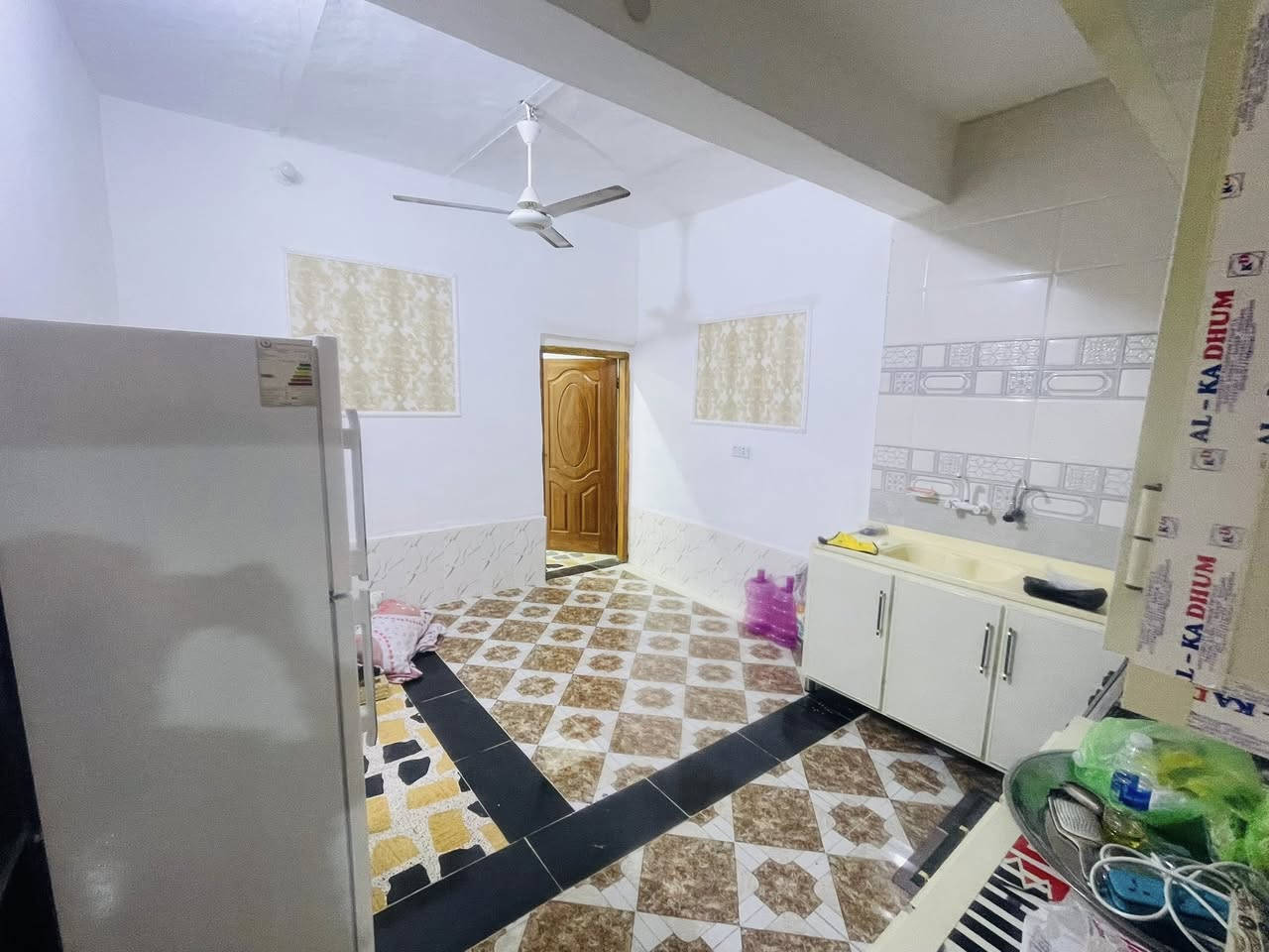 بسم الله الرحمن الرحيم 
مشتملات مشترك مجموع المساحه 250 م طابو صرف في حي الامير خلف البانزيخانه شارع الدكتور عزيز الزبيدي 

يحتوي المشتمل الاول على استقبال + صاله ومطبخ مشترك + غرفه نوم مع صحيات 

يحتوي المشتمل الثاني على مطبخ صغير + صاله مع غرف نوم عدد 2 مع صحيات 

الاتصال والاستفسار
***********
***********
#مكتب_انوارالمنتظر_للعقار
الزبيديه شارع الكراج عماره سيد هاشم تركي
