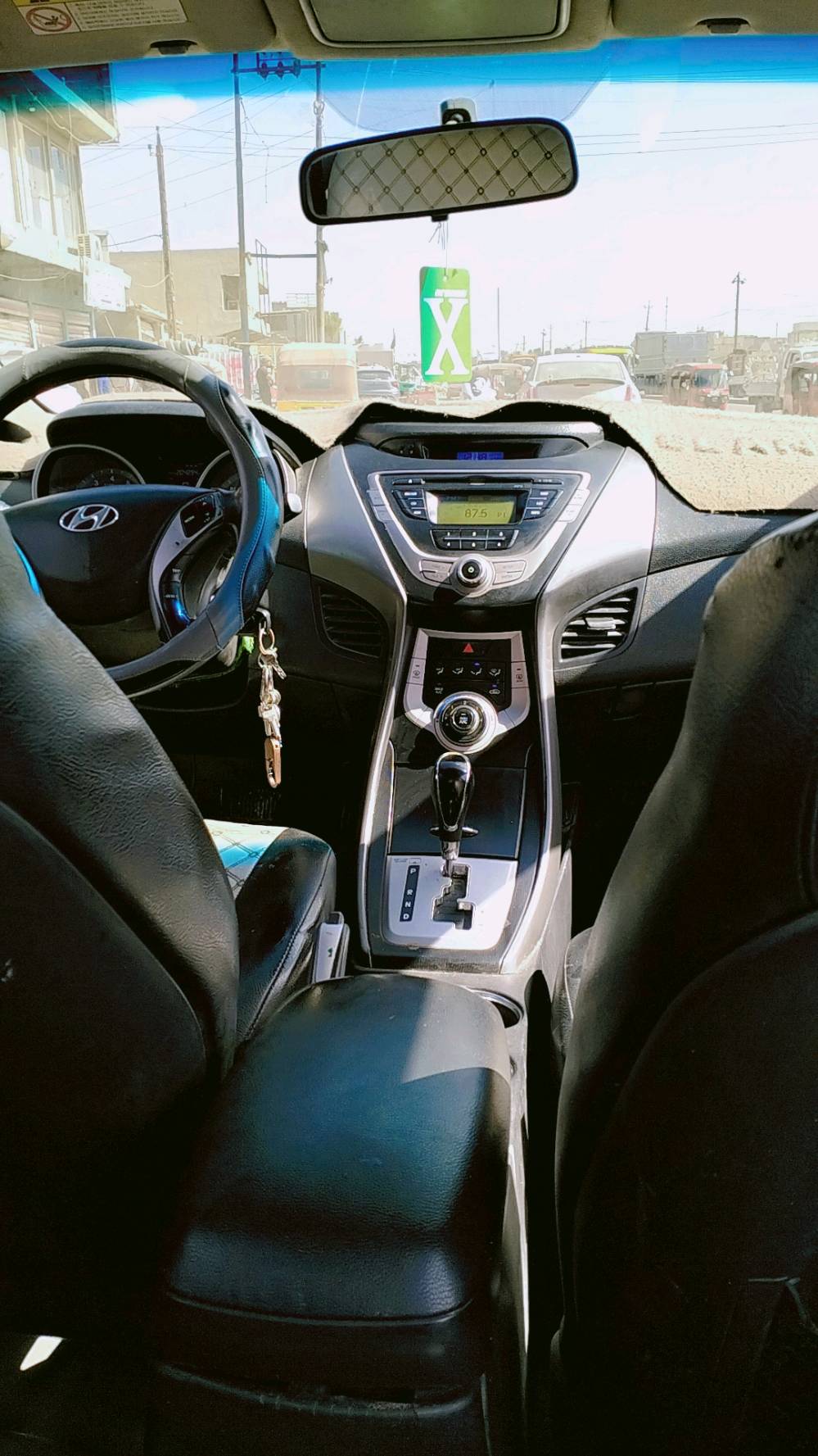 السلام عليكم النتره بيع موديل 2012 
نضام ايكو شفط مري اشاير بالمري حساس خلفي فول تحكم استيرن مكينة 1600 لا دوانس ولا تبخير ولا تنقيص كير مكينه تبريد تدفئه خير من الله صدر جديد تخم تاير باتري جديد سياره متعوب عليها وكله على ايدي لا صبغ ولا تبديل بس صبغ البنيد اثر اجراد ولباقي كله مكفول شكل سياره مثل البصوره وبعد احلى نصبه تخبل رقم واسط انكليزي مكاني حي الزورا بغداد 