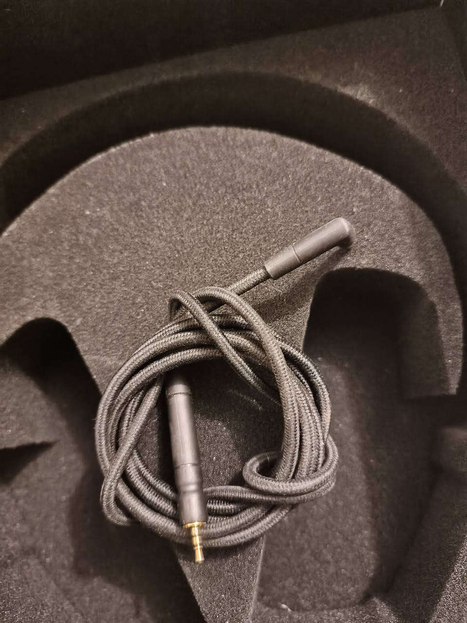 السلام عليكم اغراض متنوعة للبيع البعض منهم اشتريتهم بوقتها واستخدمتها لفتره قصيرة والبعض غير مستخدم على الاطلاق مع الفحص ومن ثم تشتري إنّ شاء الله ... ملاحظة مكاني الشعب وممكن اوصل للقاهرة او باب المعظم لايوجد لدي توصيل 
اولا سماعة  
EPOS H6Pro
واير من سنهايزر السعر 50 وبيها مجال قليل 
ثانيا مايك
Maono AU-PM422
كامل مكمل بجميع غراضة ومحتوياته اشتريته من دار الفن لم استخدمة غير مرة او اثنين السعر 50 الف وبي مجال قليل
ثالثا قلم ابل الجيل الثاني الي يشحن بشكل وايرليس القلم نظيف استخدام شخصي وقليل وعلى الفحص اشتريته من برج العرب من الربيعي  سعر القلم 75 وبي مجال قليل 
رابعا ستاند مايك جيد كذلك اشتريته (للأمانة امازون) لكن اشتريت مباشرة Low profile فـ ما استخدمتة غيرة مرة وحده سعرة 30 الف وبي مجال قليل 
خامسا داك امب 
Fosi k4 mini 
السعر 30 الف وبي مجال قليل كامل وجديد وشغال وعلى الفحص مرتين فقط استخدمتة واشتريت داك وامب منفصلين عن بعض افضل اليّ 
سادسا ساعة رقمية الكترونية شغالة السعر 10 الاف 
للأستفسار اكثر او حاب تطلب اي قطعة ان شاء الله ما اقصر رقمي 
***********
