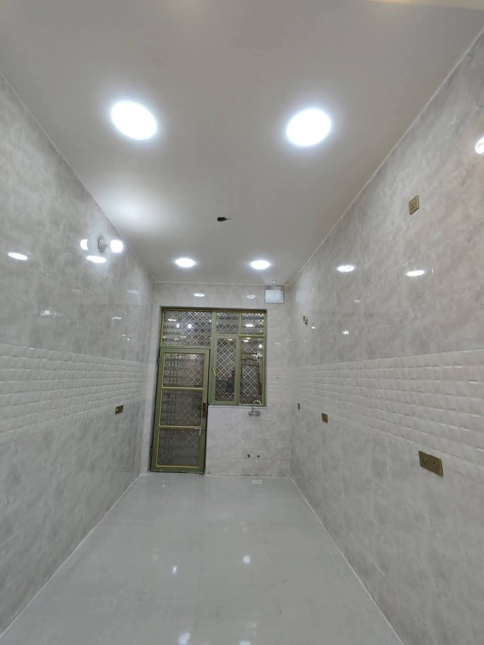 🏡 داران الــبــيـع حي مـغـــربـــه 🏡
خلف شارع الأمني قرب مدرسة الغزالي 

    المساحه (125 متر /125 متر

       يتكون الطابق واحد  
  🏡 غرفه نوم وصالة+دبل فاليوم 🏡
واستقبال ومطبخ وصحيات خارجية وداخلية 
  للاستفسار مراسلة الصفحه او الاتصال
على الواتساب (📲***********
