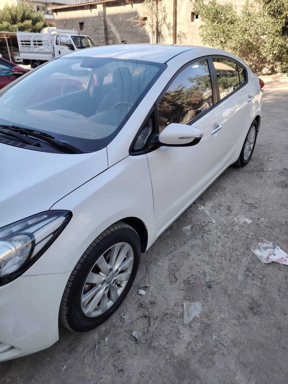 سلام عليكم سيراتو لبيع موديل 16 مكفوله ماشيه 86 رقم سنوية جديده وهز تخم تاير جديد صدر امامي وخلفي جديد *********** بيها بارد  سعر 130 وبيها مجال بصيط
