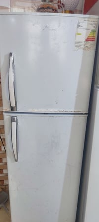 ثلاجة للبيع حجم 14بسعر مناسب 07505754302