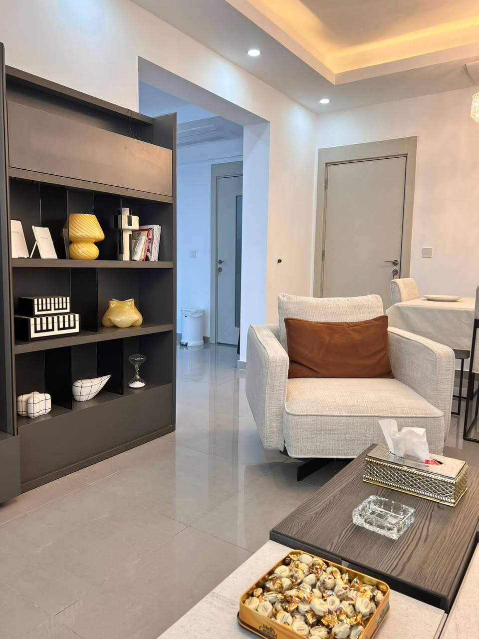 شقة مؤثثة بالكامل للإيجار – مجمع النسيم ستي
📐 المساحة: 140 م
🏢 الطابق: الثاني
🌆 الإطلالة: مباشرة على البوليفارد
🛋️ مؤثثة أثاث درجة أولى
🪑 الأثاث من شركة رسوم العالمية

سعر الايجار مليونين ونص مقدمه 6 اشهر
***********
