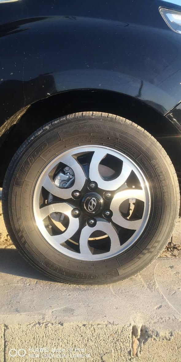 سلام عليكم وياله مال ستاركس مجليات جدد العدد 4هنه وتايراتهن تايراتهن انضاف رايتهن ب250او مراوس بفيايبي الرقم *********** المكان البصره المدينه الرياضيه
