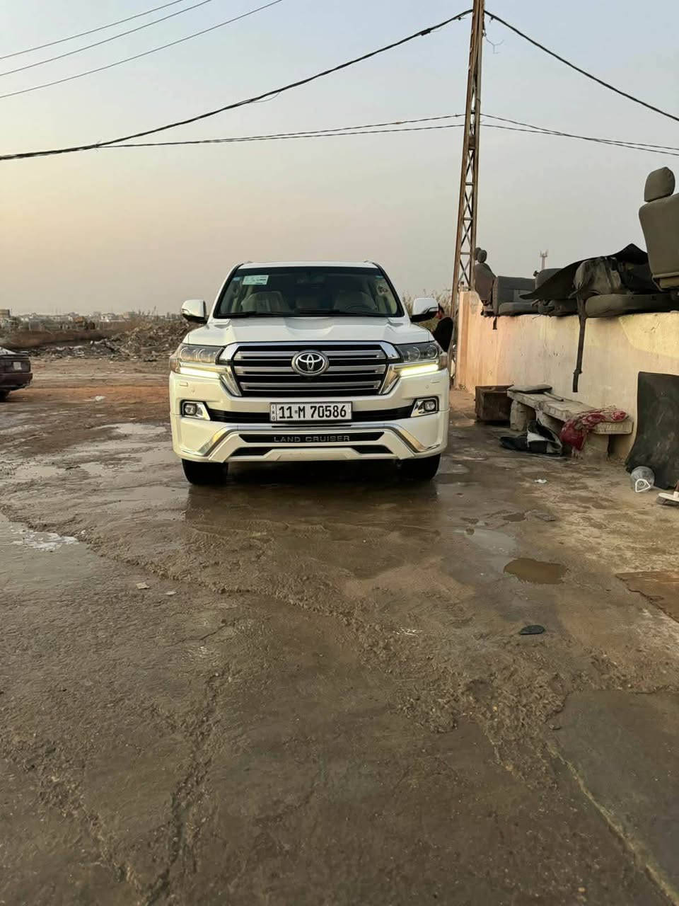 للبيع لاندكروز  2017 فطيم اصلي
رقم بغداد بأسمي مشروع وطني  رقم الدولي 

الموصفات................ 🤍
1-بصمه تشغيل
2-بصمه ابواب
3-فتحه سلايت
4-كشنات جلد
5-كشن كهرباء ثلاث حركات
6-زراكات
7-مري شفط
8-اشاير بالمري
9-تحكمات ستيرن كامله
10-مثبت سرعه
11-سبعه راكب
12-ثلاث قطع تبريد
13-مطفايه حريق
14-محرك v6
15-ايرباك8
16-حساس امامي
17-حساس خلفي
18- 3شاشات 
19- 4 كامرات 

 سياره فول مواصفات وباقي مواصفات الفطيم معروفة 

مكفولة عدا  بيه باردا بسيطه .
سيارة نضيفة جدا 

الاستفسار ***********
