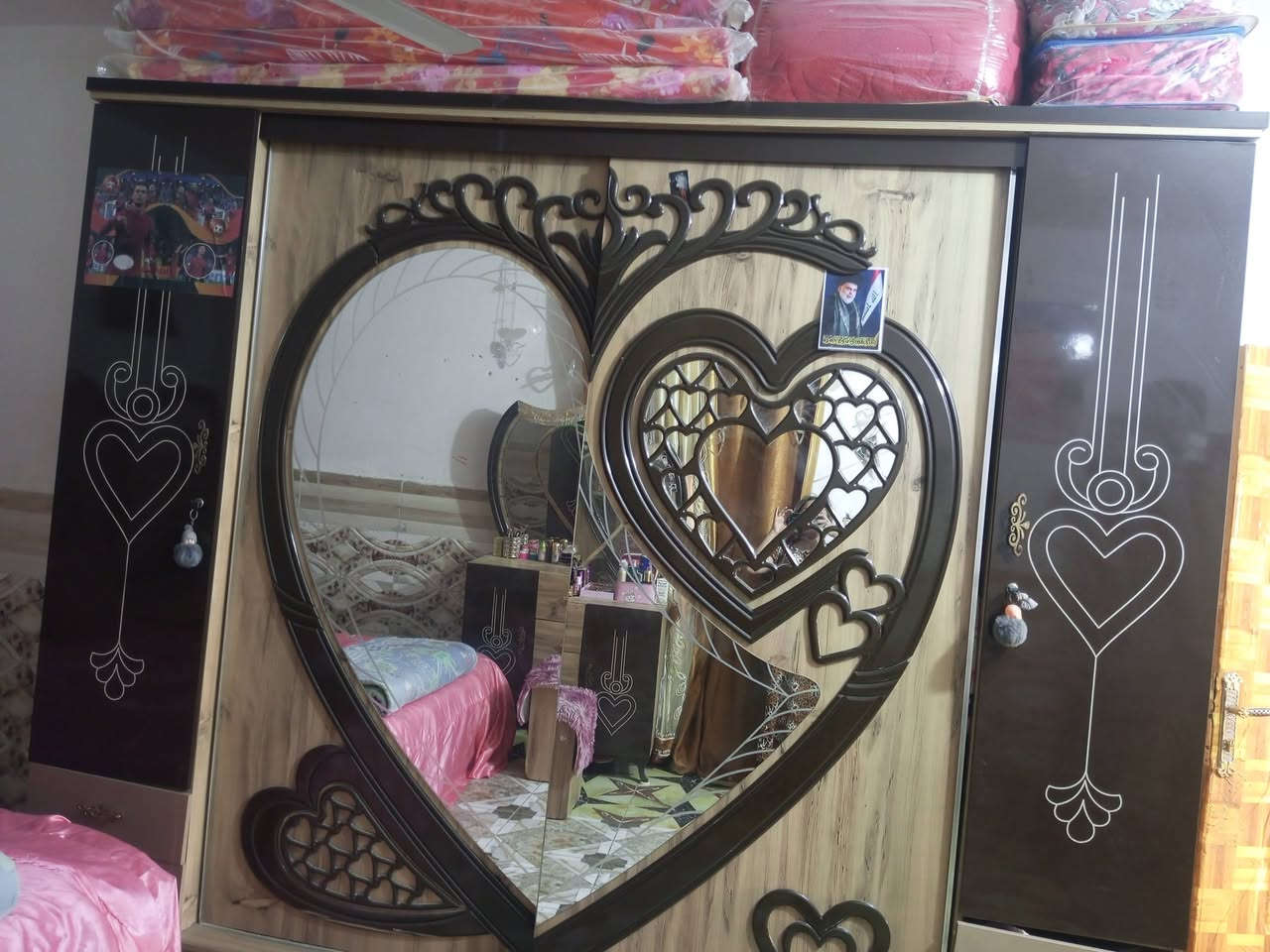 غرفه تركي للبيع نضيفه اضرارهه بسيطه السعر 450الستفسار ع الرقم ***********
