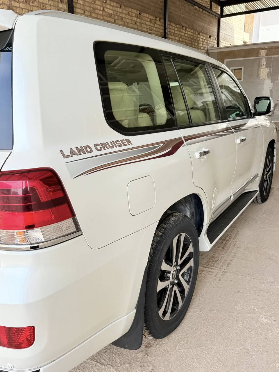 السلام عليكم
لاندكروز للبيع 2019 بريم اصل 
رقم بغداد
ماشيه 80 الف حقيقي 
محرك 4000   V6
مري شفط 
تشغيل عن بعد 
ديفيدي بلقماره DVD 
5 بصمات
دوسات ليزريه 
دبل ماوس 
طفاية 
ثلاجة
وباقي مواصفات البريم المعروفه 
السياره مكفوله كفاله عامه
مكان السياره الديوانيه 
للاستفسار ***********
