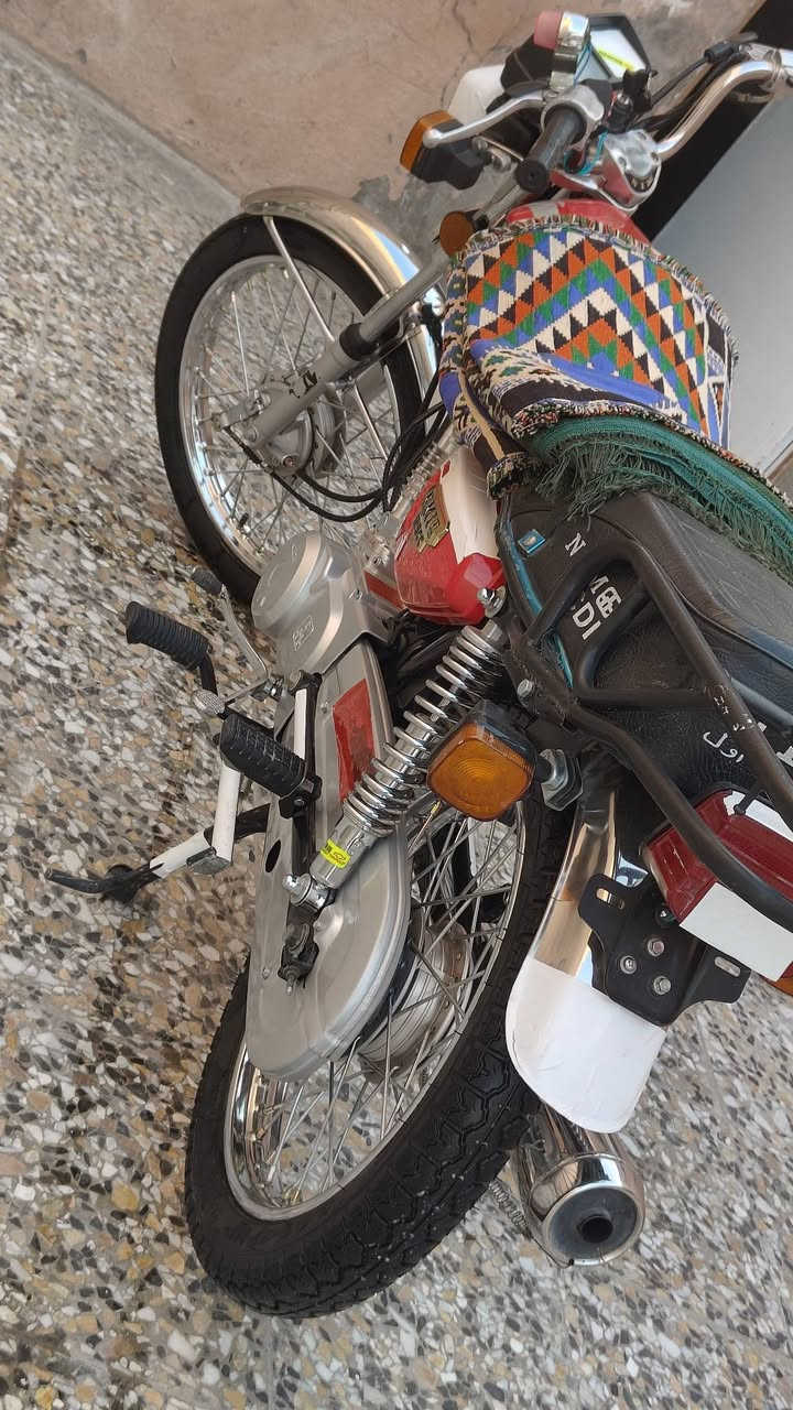 سلام عليكم 
للبيع نامه امتياز باب اول 
شاصي شبه  شلامجه الرفيع دجه ناصيه 
وكاله من شركة الكرار 
مو التقليد 
كفاله من كلشي من الضربه ومن الحادث ومن المكينه مامفتوحه 
كهربائيات كلها شغاله لايت عالي ناصي بك لايت اشاير يمنه يسره دبل اشاره  ✅
شلعه تشك الكاع تجي وتشوف 
لون احمر مثل ماواضح كدامك ❤
موديل 2025 صار 4اشهر من طالعه 
7. اوراق مو 5 
سوبايه طابقين الثقيل الاصليه 
تجي وتشوف مكان شهداء الموضفين قرب مكتب ابن مريود 
سعر 750 وبيها مجال للطيبين للتصال *********** متوفر وتساب وبيكم خير وتدللون ❣️
