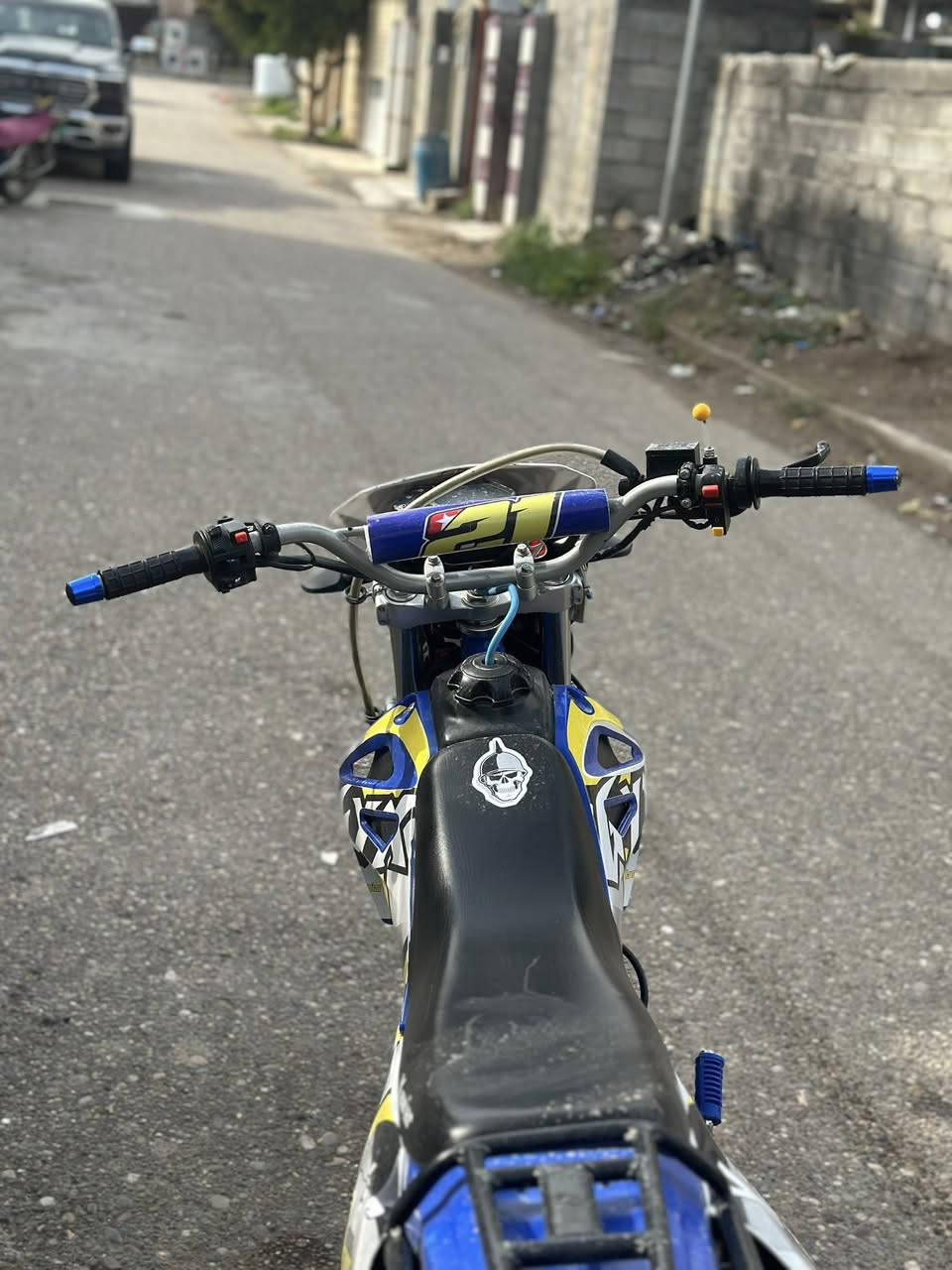 قفاز جديد موديل ٢٤ 
نكره سلف كله جديد 
مكينه ٢٥٠ 
كهربائيات كلها شغاله 
الدراجه بدون نقص 
***********
