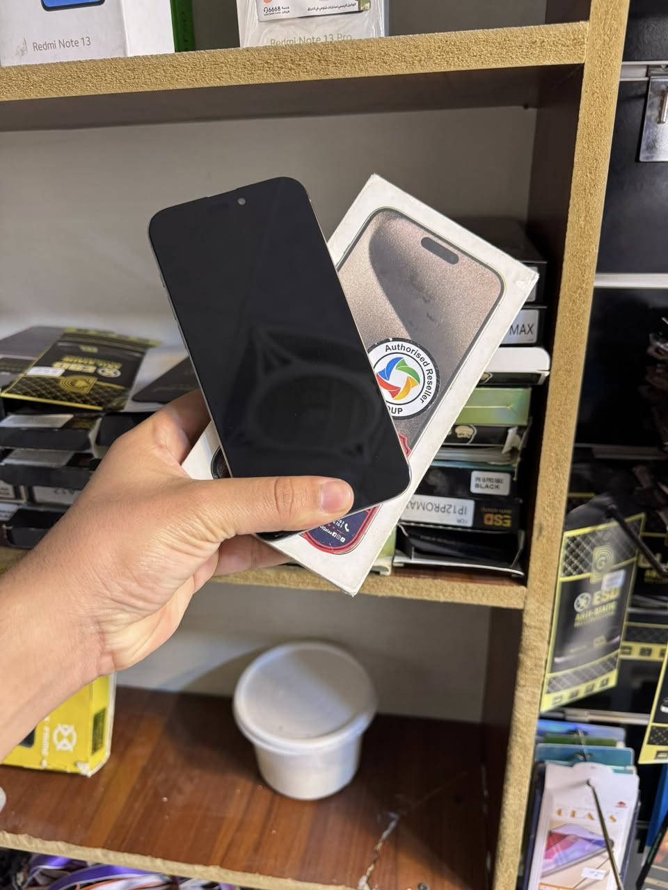 سلام عليكم 🌹
للبيع ايفون 15 برو ماكس

📱 الذاكرة: 256GB
🔋 البطارية: 88%
✨ الجهاز نظيف فول ونضافته عالية جداً
📶 كله شغال (نت، صوت، اتصال) بدون أي خلل

🔧 الملاحظات:
 • مبدل شاشة (نوعية كلش حلوة)

🛡️ كفالة عامة على الجهاز

📍 الموقع: بغداد / مدينة الصدر

💰 السعر: 680 ألف (نهايته)

📞 للاستفسار: ***********
