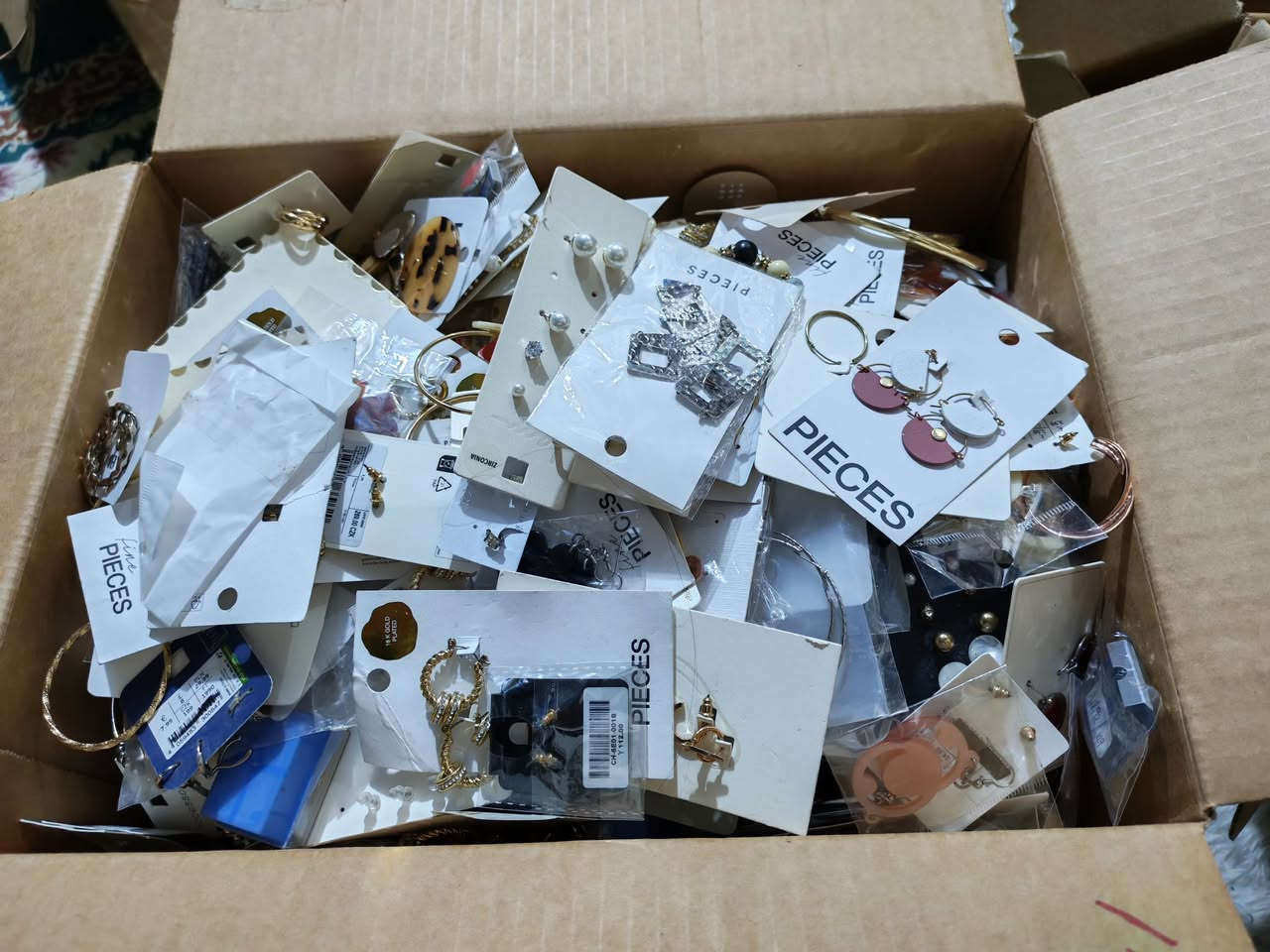 توفركارتون٤كيلوات و٥٩٠غم تراجي عدد٤١١كارت ب٦٥الف مع التوصيل


**إذا كنت صاحب هذا الإعلان وتريد حذفه لأي سبب، رجاءا أرسل رسالة إلى الدعم الفني**